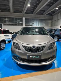 Lancia Ypsilon 1.0 Hybrid Platino 2024 FULL