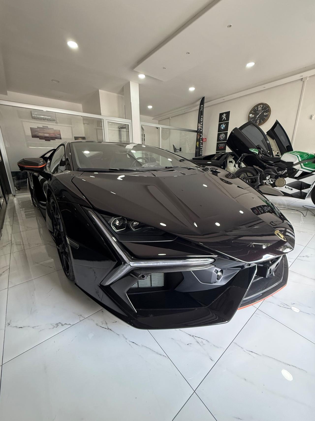 Lamborghini Revuelto 6.5 V12