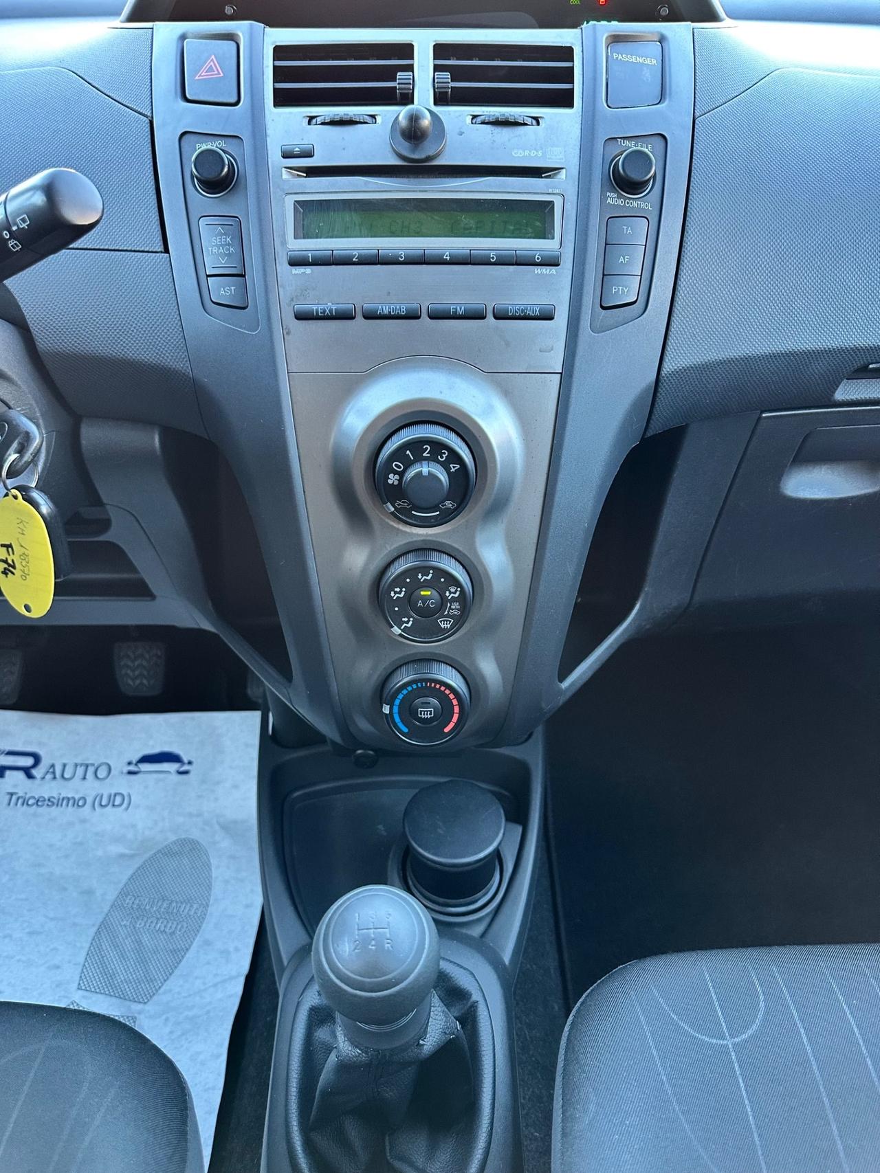 Toyota Yaris 1.0Bz 69Cv 5P - Neopatentati