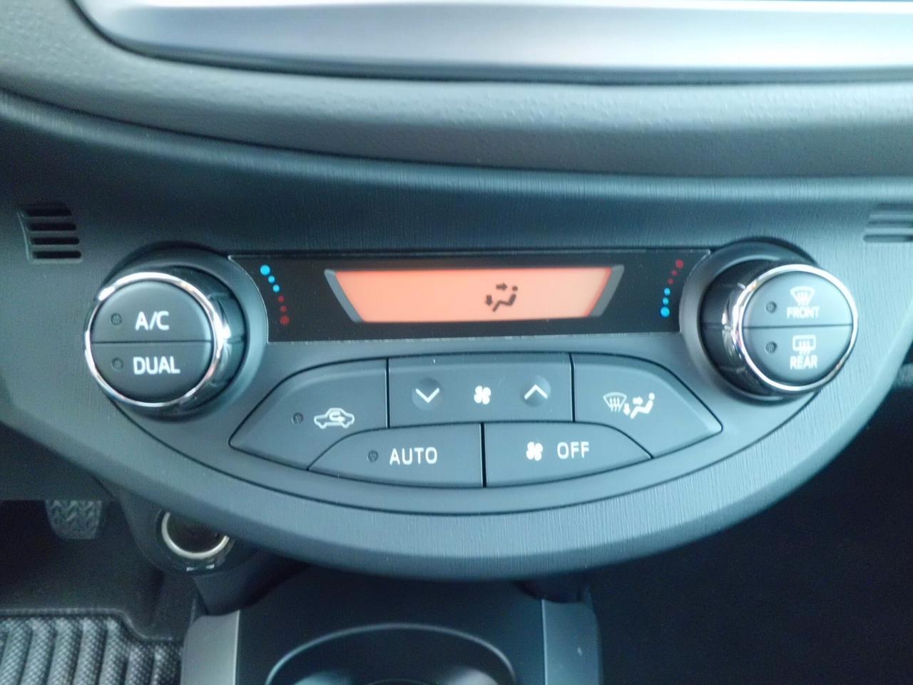 Toyota Yaris 1.4 D-4D 5 porte Lounge DISPONIBILITA' DI 1 PEZZO IBRIDO BENZINA AUTOMATICO FULL OPTIONAL