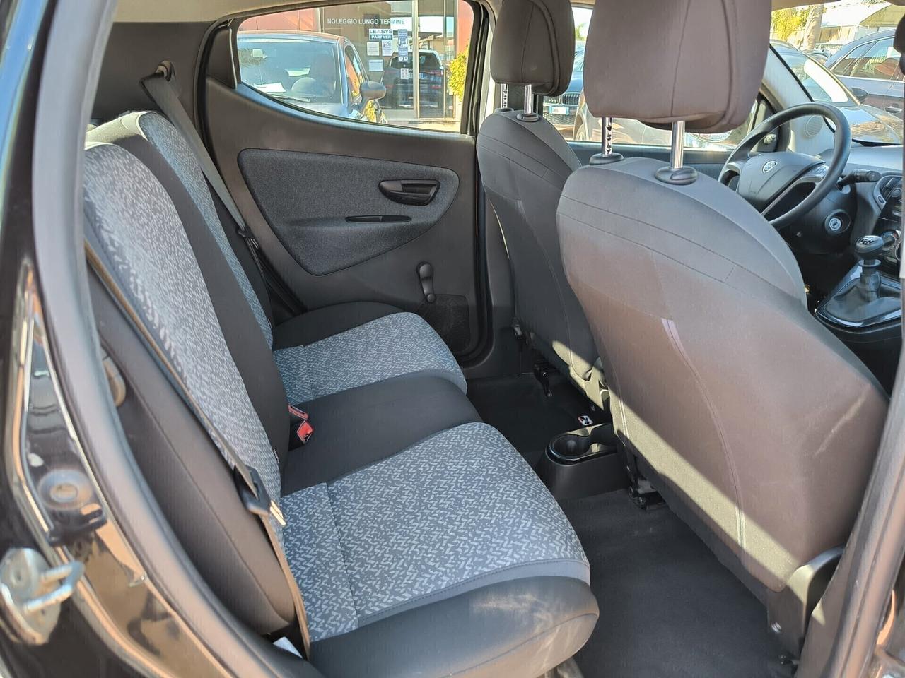 Lancia Ypsilon 1.0 FireFly 5 porte S&S Hybrid Ecochic Silver