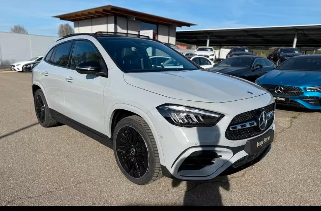 MERCEDES-BENZ GLA 200D NEW 150CV AUTOMATIC 4MATIC AMG LINE ( FARI LED - TETTO PANORAMICO APR. - AMBIENT LIGHTS - PELLE - CRUISE - NIGHT PACK - NAVI PREMIUM - PARK ASSIST - TELECAMERA 360 - CERCHI 20 ) KM 3000