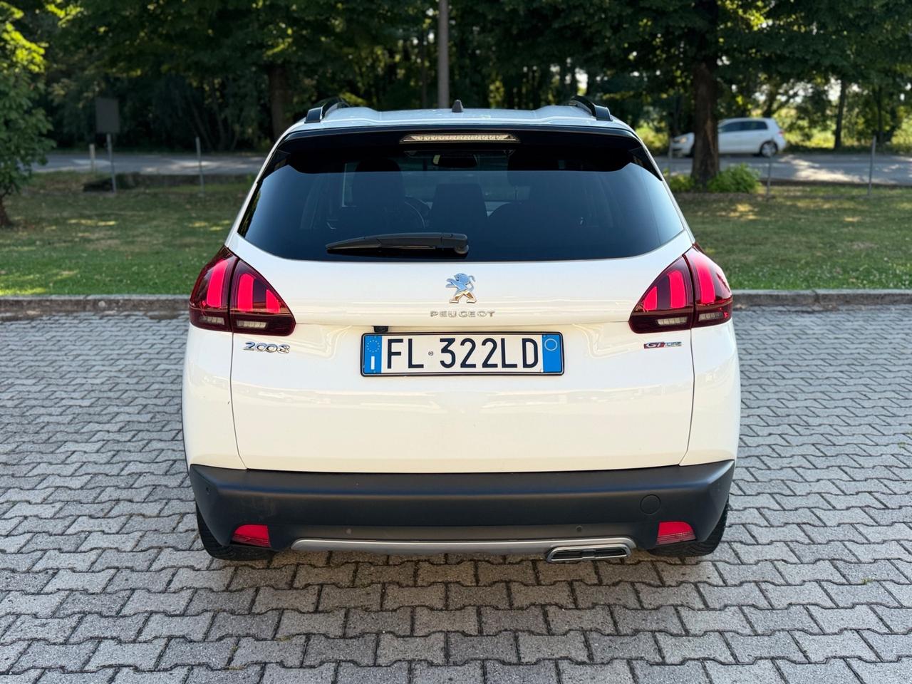 Peugeot 2008 PureTech Turbo 110 EAT6 S&S Black Matt