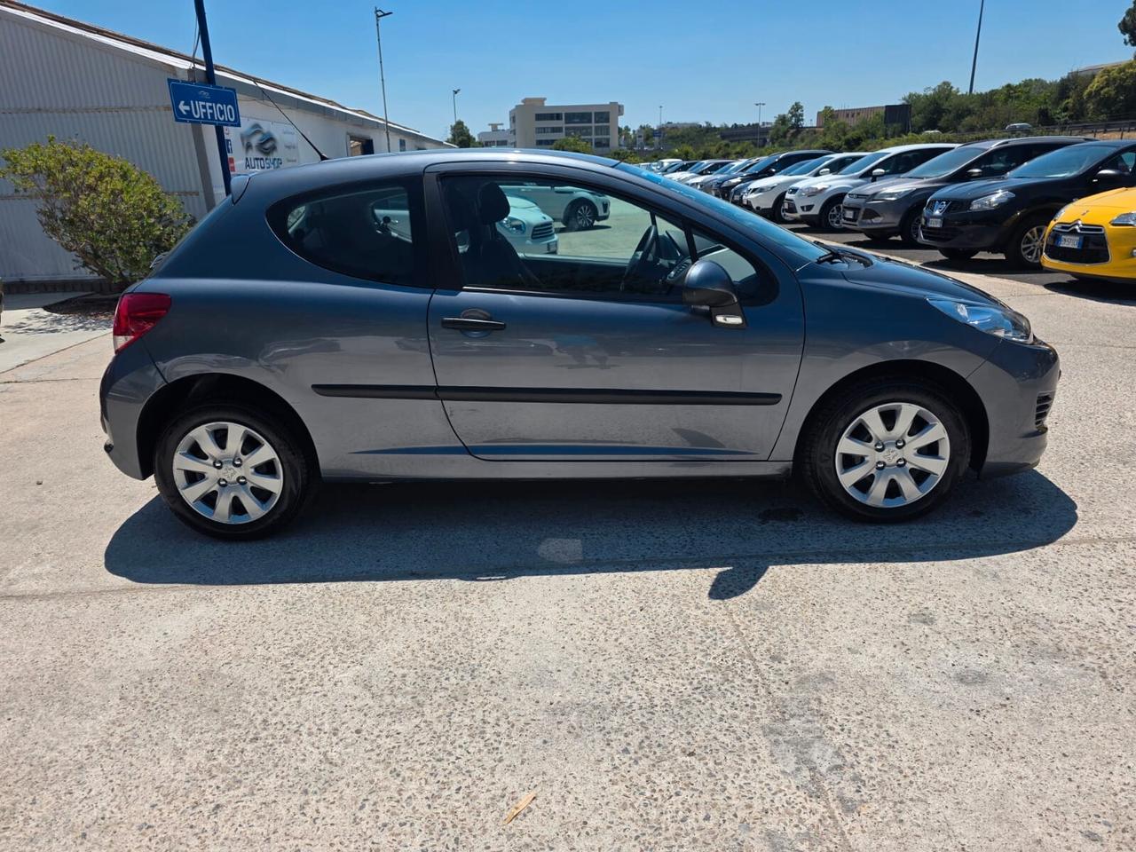 Peugeot 207 1.4 8V 75CV 3p. ONE Line