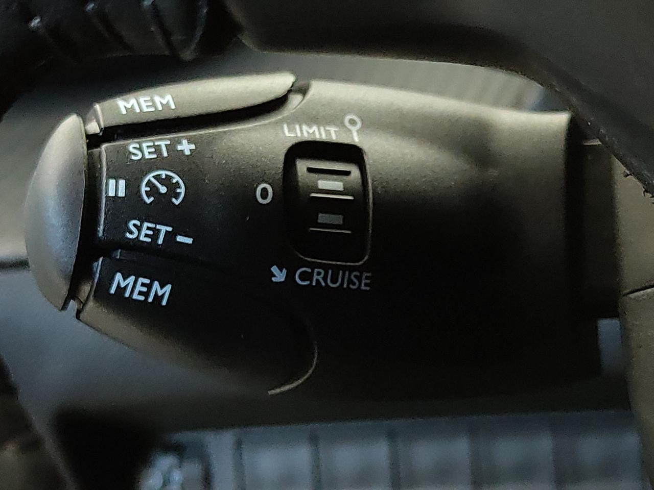 PEUGEOT 2008 II 2023 1.2 PURETECH 100CV ALLURE