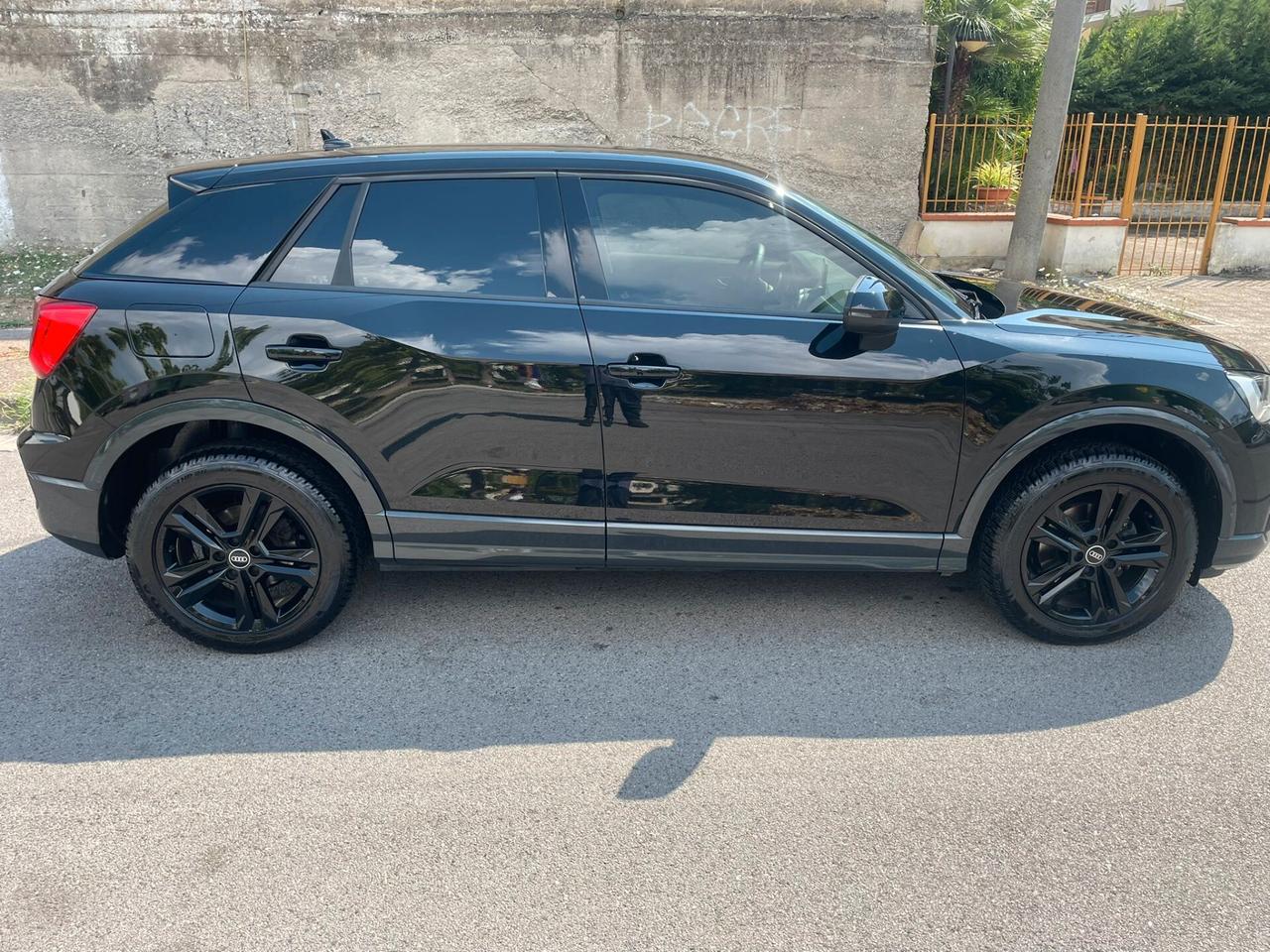 Audi Q2 30 TDI S tronic cockpit navigatore