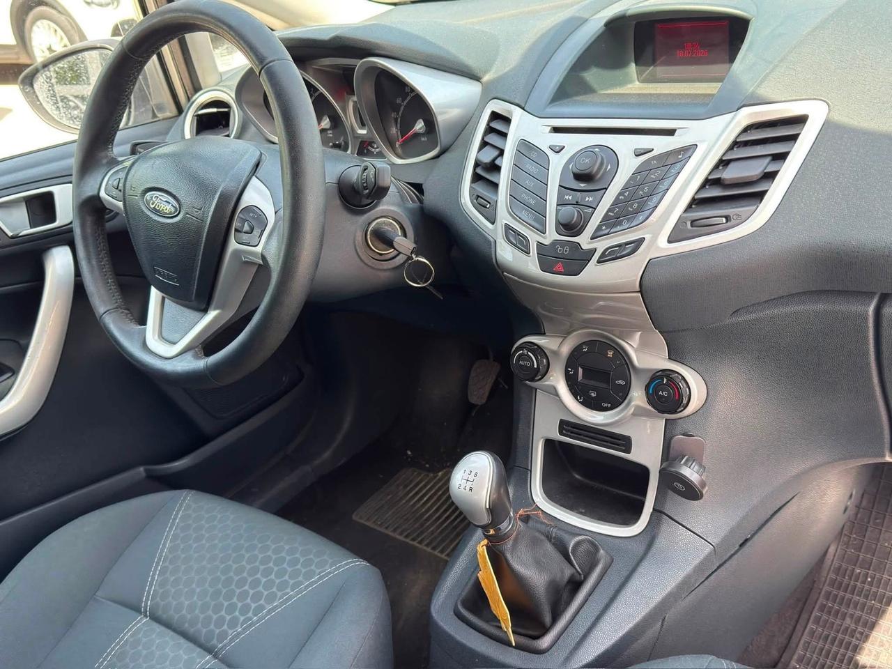 Ford Fiesta 1.4 TDCi 70CV 5 porte Titanium