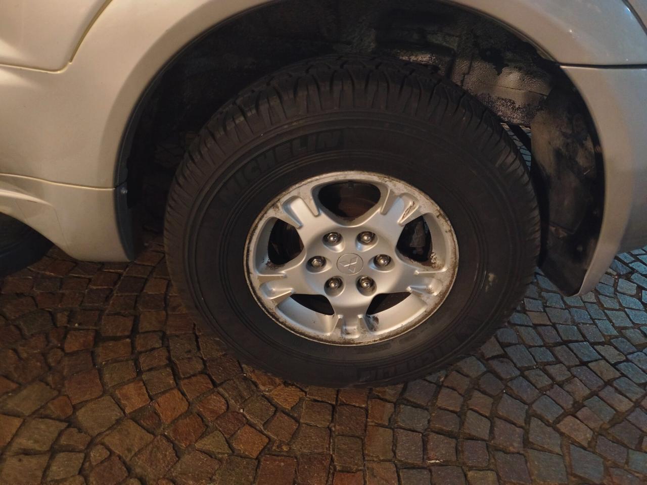 Mitsubishi Pajero 3.2 16V DI-D 3p. GLX cambio manuale e unico proprietario