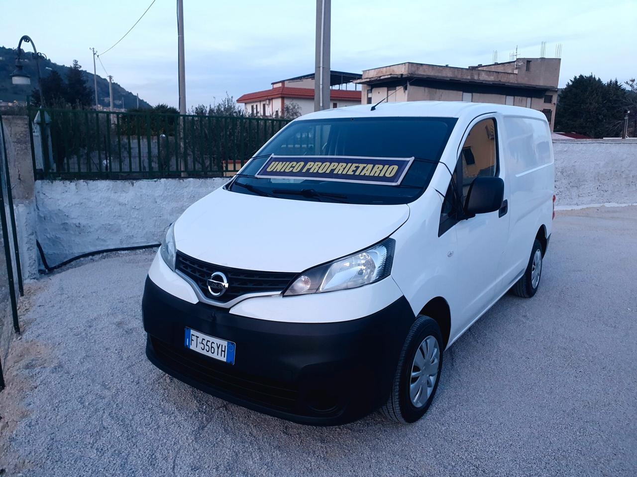 NISSAN NV 200