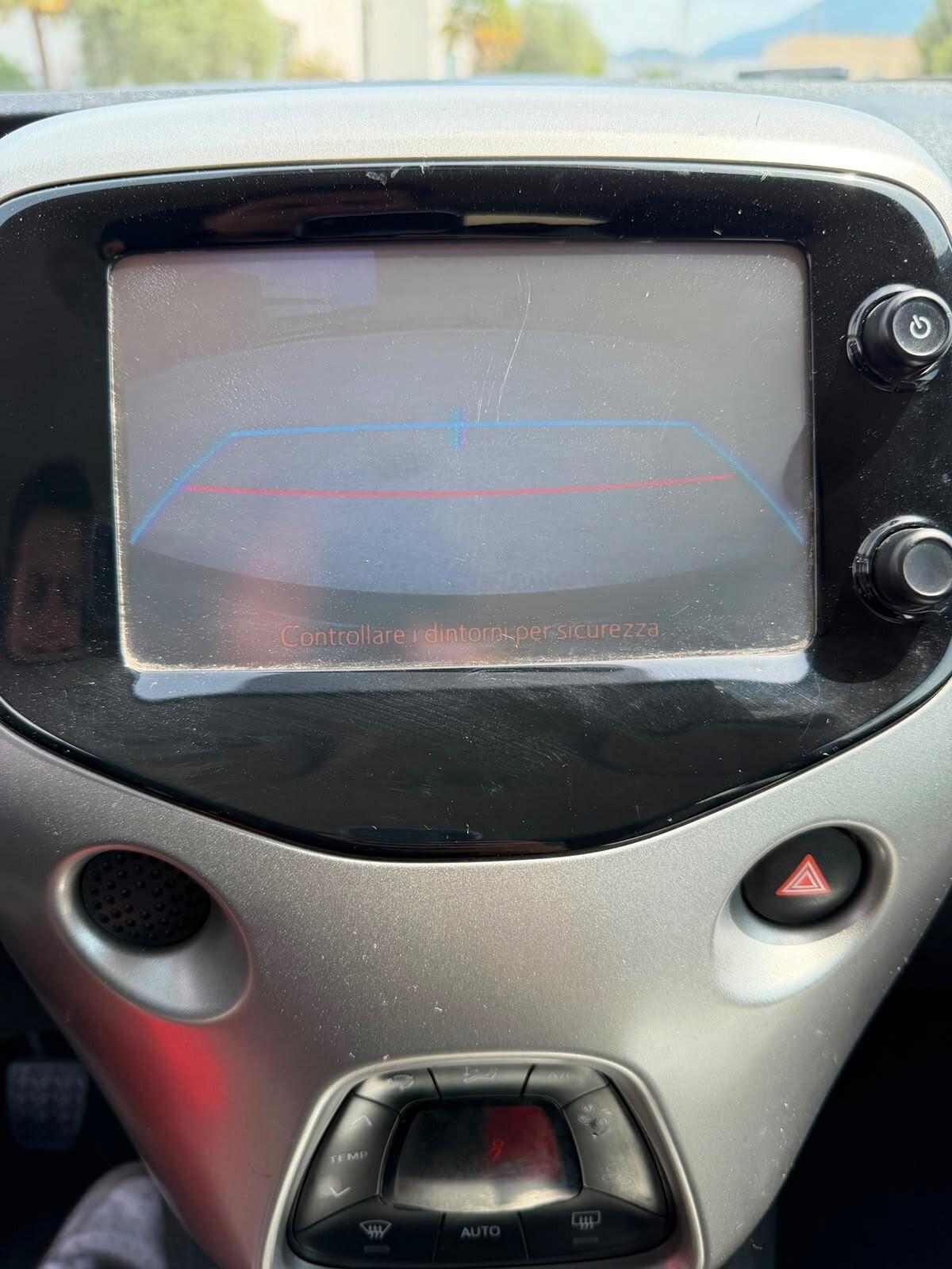 Toyota Aygo 1.0 VVT-i X-BLACK 140000 KM