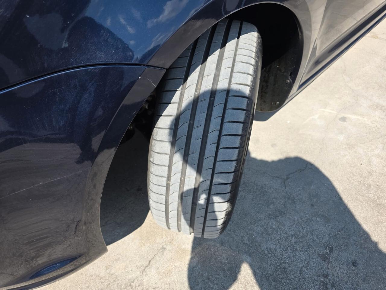 Volkswagen Touran 1.6 TDI HIGHLINE - 2011 7 POSTI