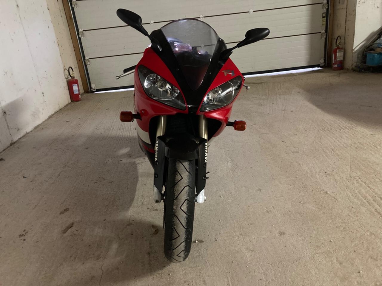 Vendo YAMAHA R1 da vetrina