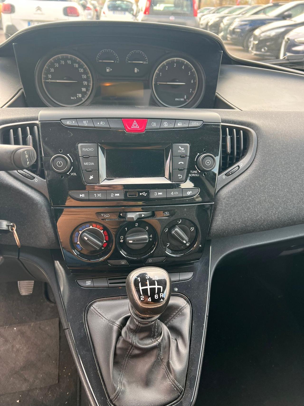 Lancia Ypsilon 1.0 FireFly 5 porte S&S Hybrid Ecochic