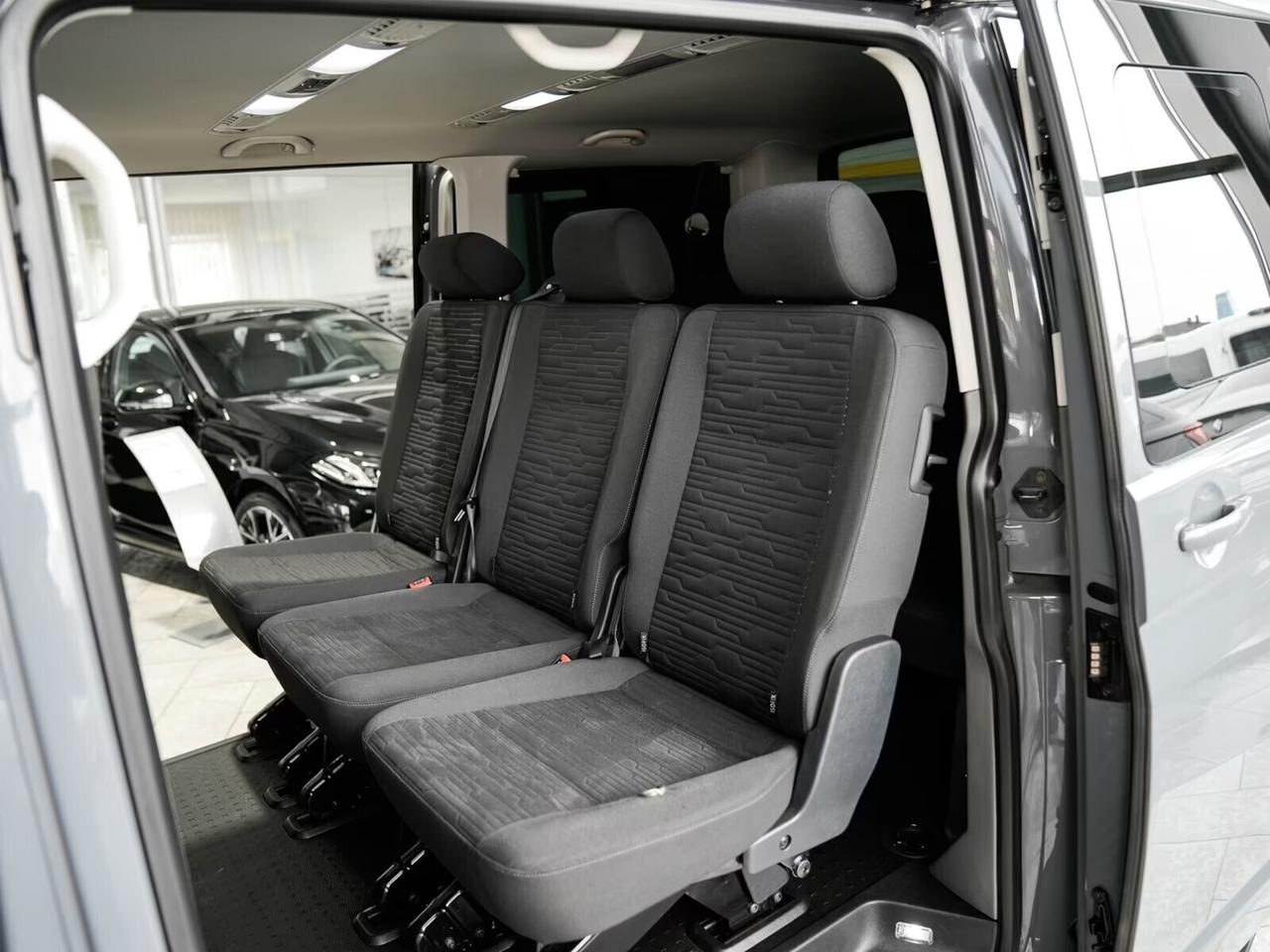 VOLKEWAGEN T 7 CARAVELLE POSTI 7 CL 2.0 TDI 150CV DSG CAMBIO AUT. con K m 46.000 garanzia 12 mesi