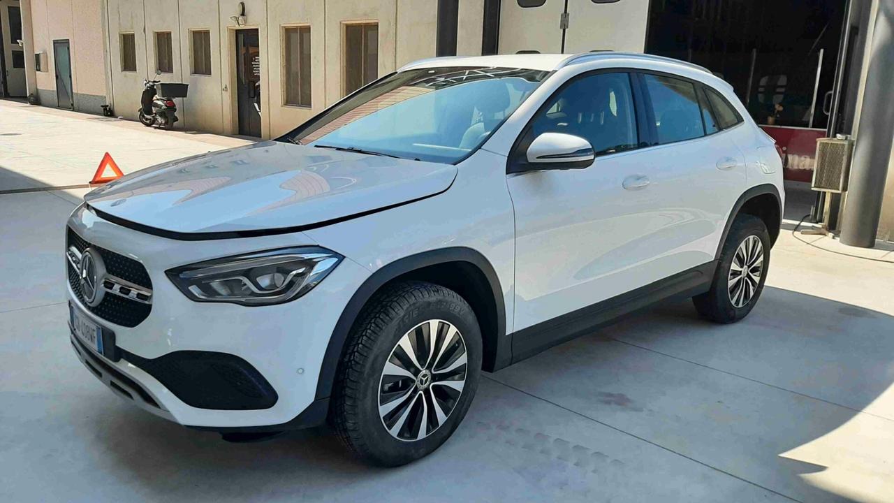 Mercedes-benz GLA 180 GLA 180 d Automatic Business (Parzialmente allagata)