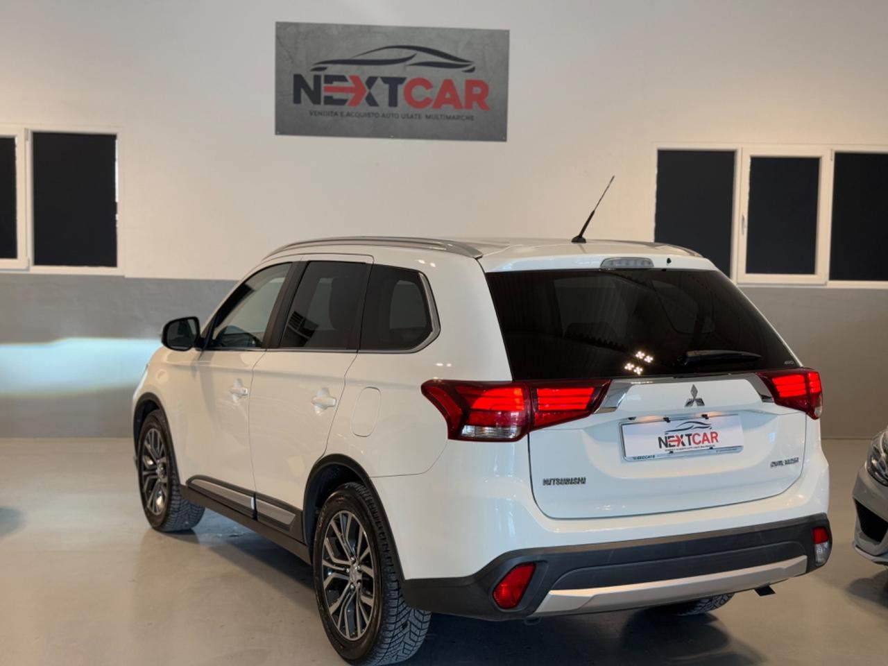 Mitsubishi Outlander 2.2 DI-D 4x4 7p Navi