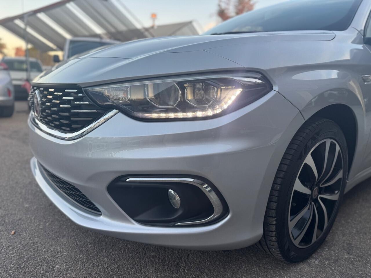 Fiat Tipo 1.6 Mjt SW Lounge Navi Retro Carplay