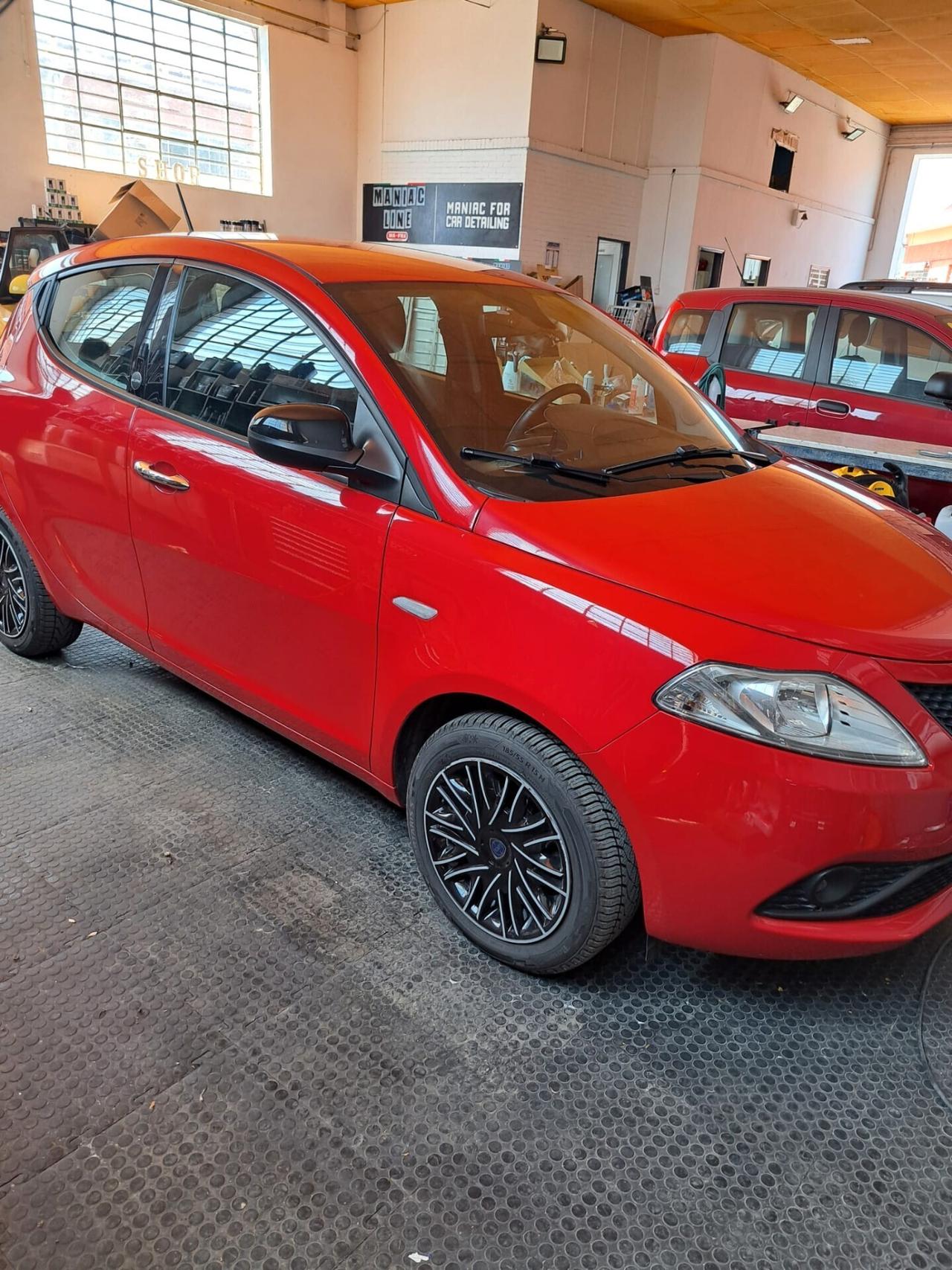 LANCIA YPSILON 1.0 FIRE FLY 5 PORTE S&S HYBRID ECOCHIC GOLD