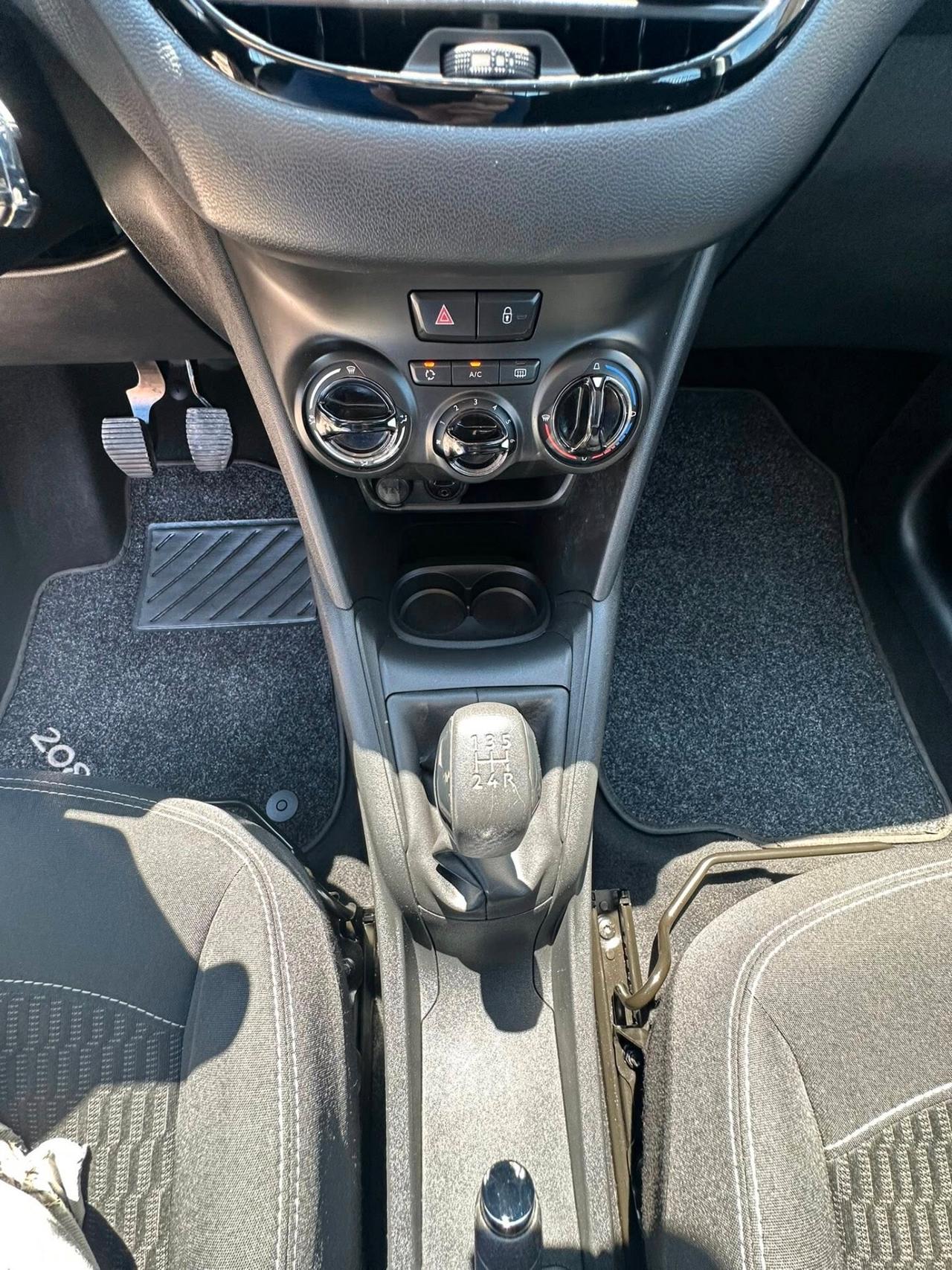 Peugeot 208 PureTech 82 5p. GPL Allure