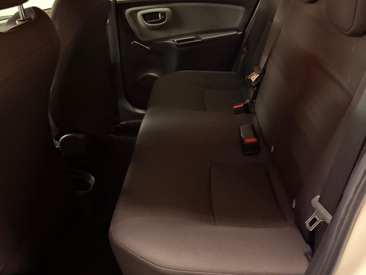 MERAVIGLIOSA TOYOTA YARIS, IN CONDIZIONI DA VETRINA CON SOLI 2930 KM