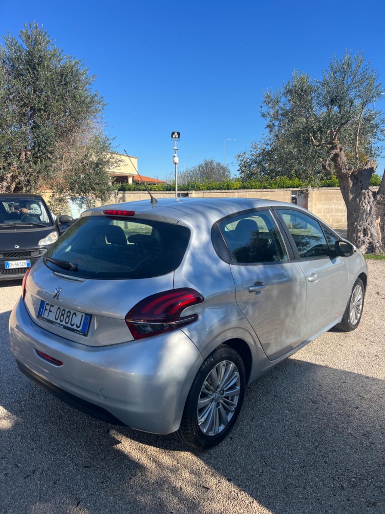 Peugeot 208 PureTech 68 5 porte Active km 100000 ufficiali!!