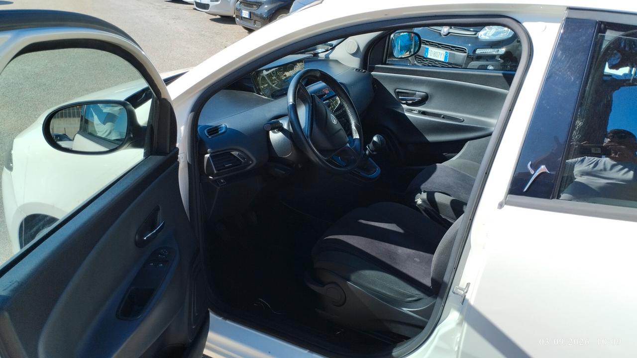 Lancia Ypsilon 1.2 69 CV 5 porte S&S Silver GPL