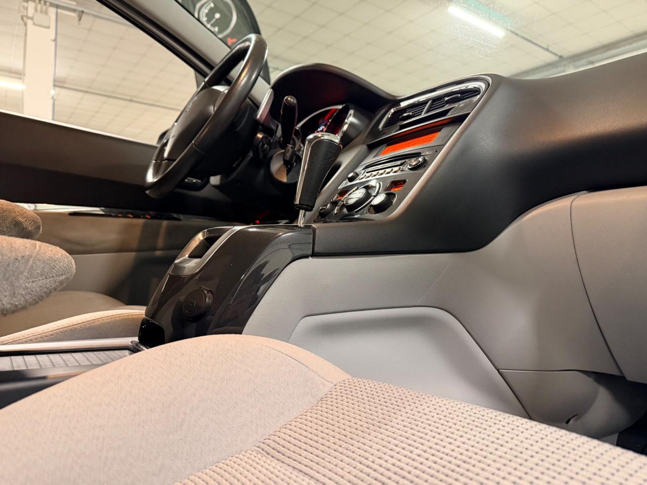 Peugeot 5008 1.6 e-HDi 112CV Stop&Start cambio robotizzato Active