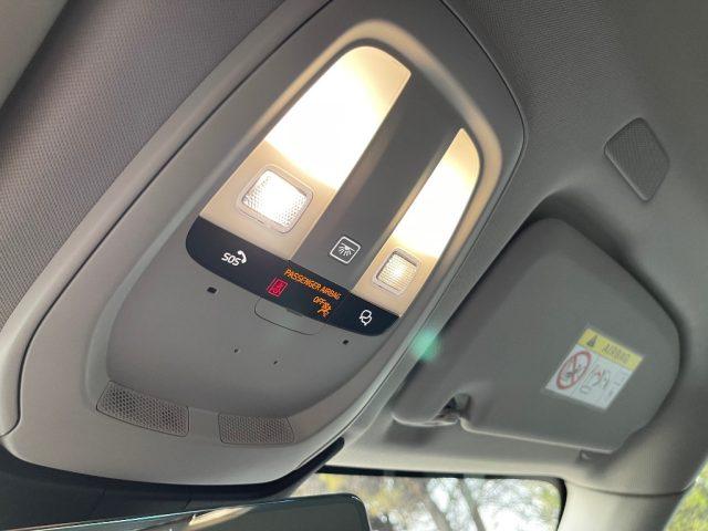 VOLVO XC60 2.0 B4 AWD AUTOMATICA CERCHI DA 19" FARI FULL LED