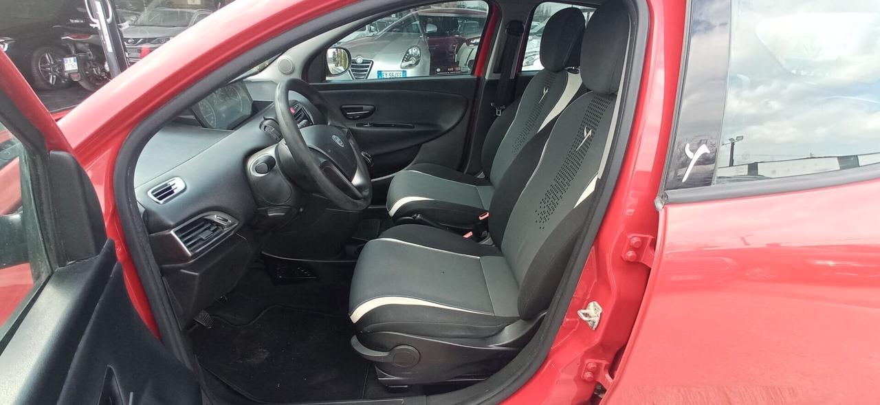 Lancia Ypsilon 2015 ENTRA!