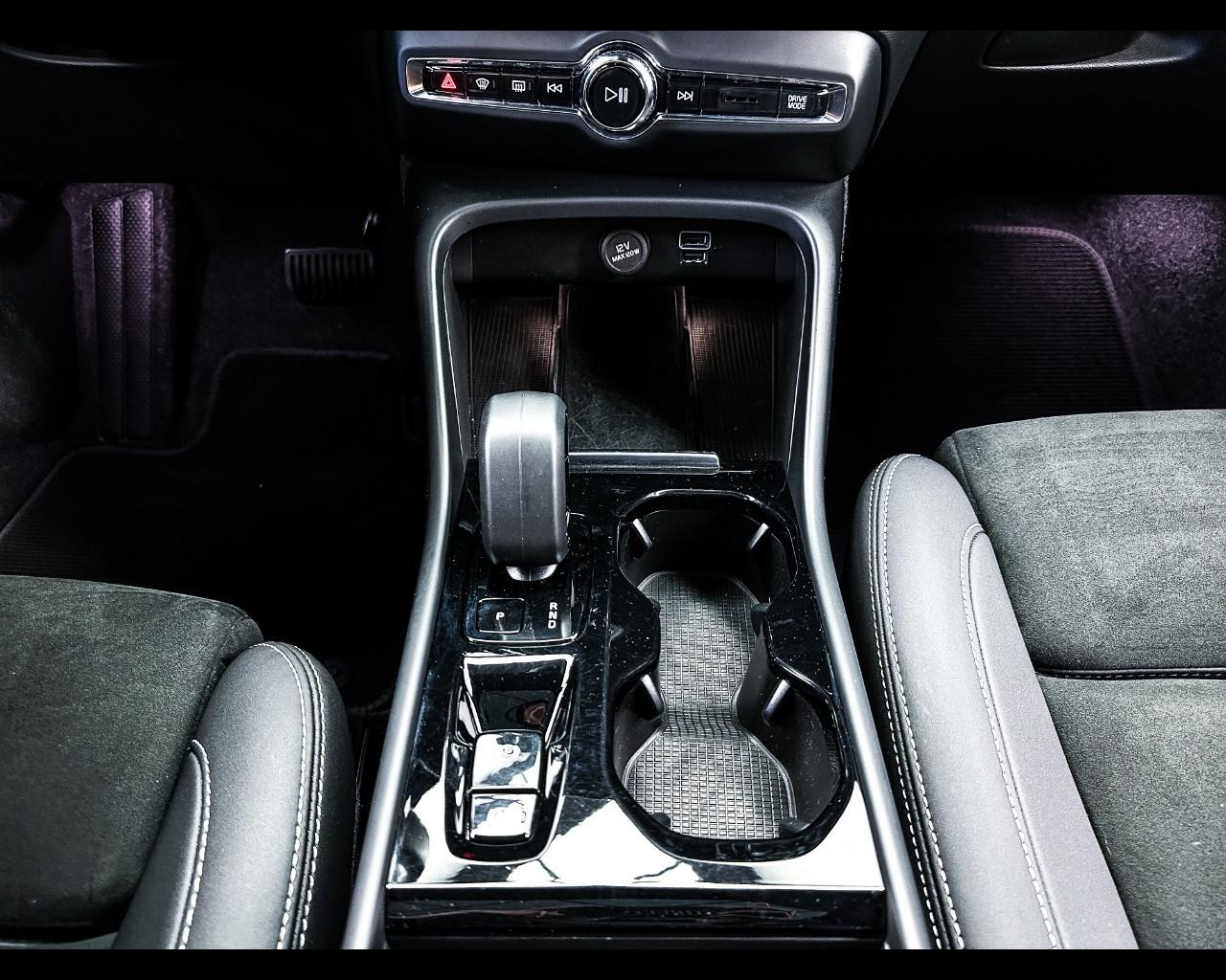 VOLVO XC40 T4 Recharge Plug-in Hybrid automatico Ultimate Dark