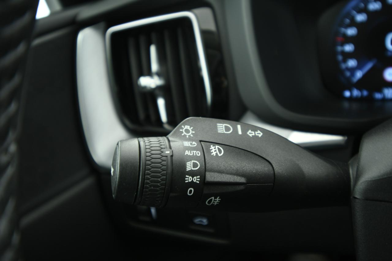 VOLVO XC60 2.0 b4 Momentum Pro awd auto CAMERA+APP CONNECT