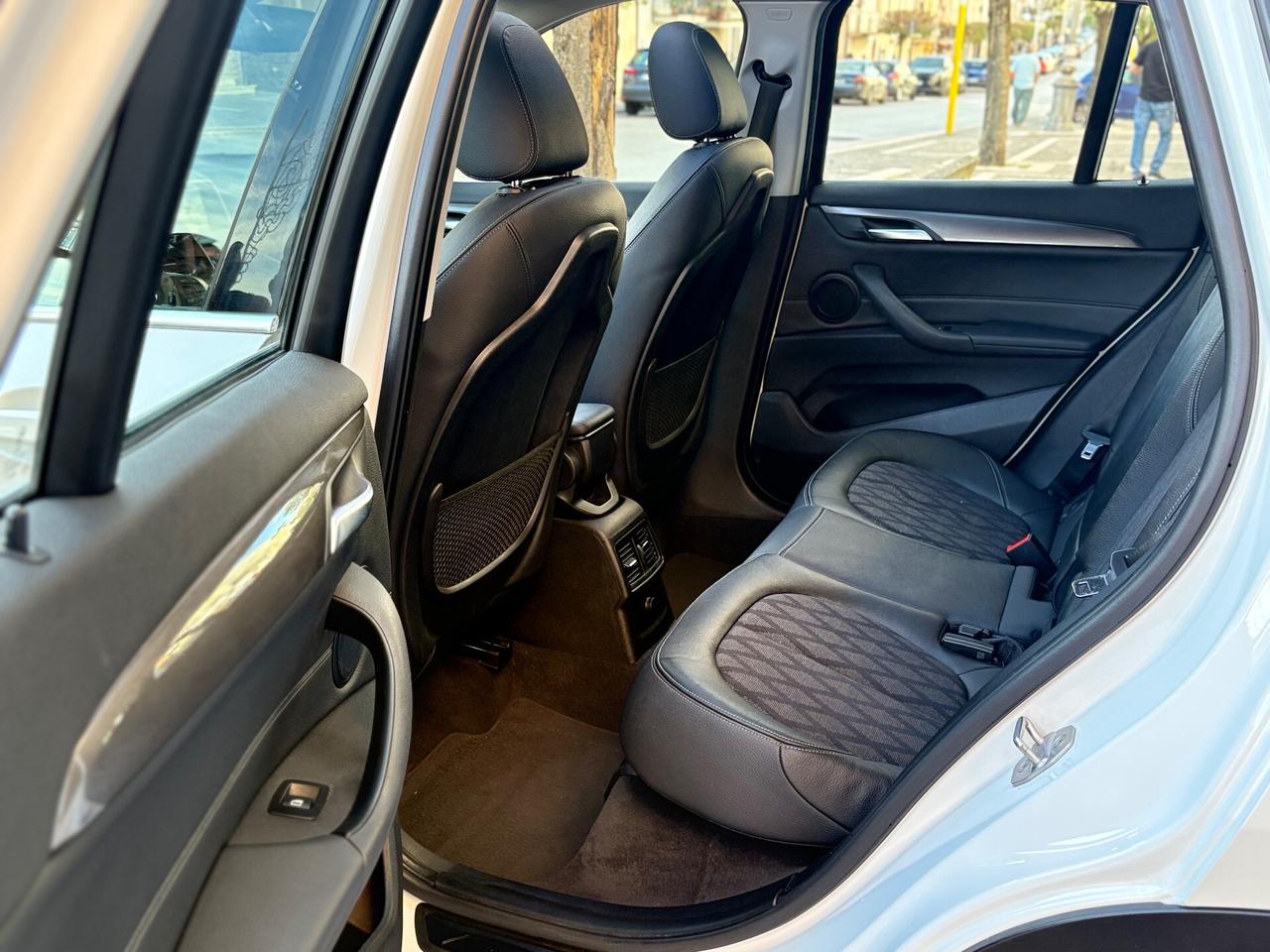 BMW X1 SDrive20d xLine FULL/LED/NAV/TETTO