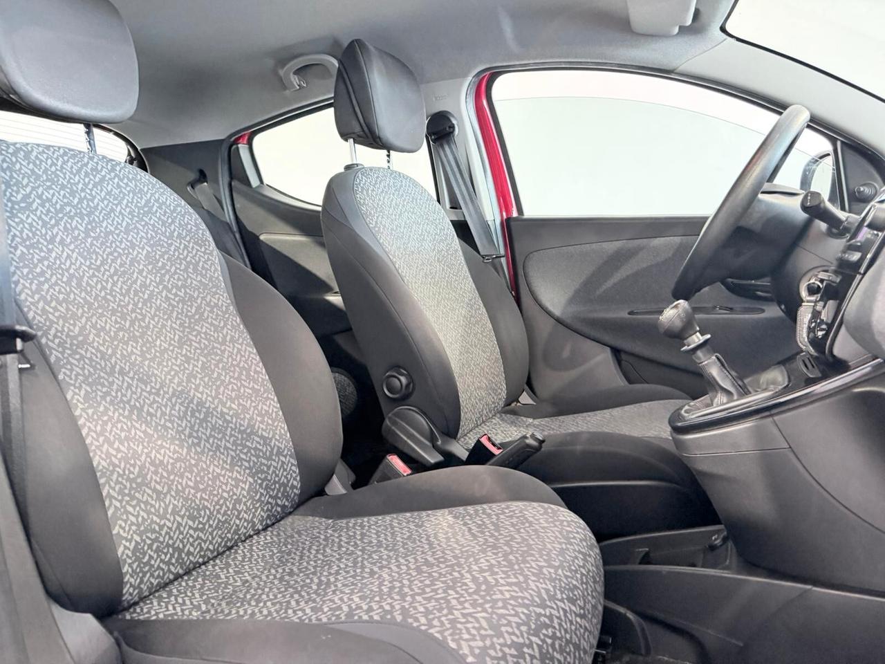 Lancia Ypsilon GPL ACCONTO 0€ RATE DA 200€ AL MESE