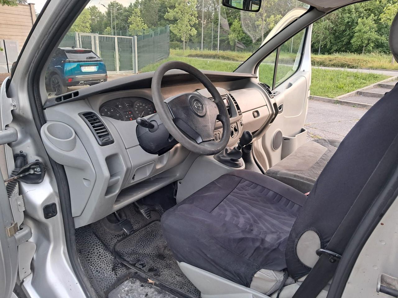 VIVARO 6 POSTI AUTOCARRO