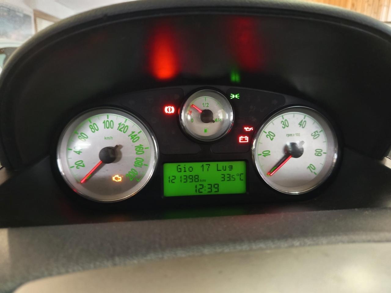 Lancia Ypsilon 1.2 Argento 121 Mila chilometri ok neopatentati