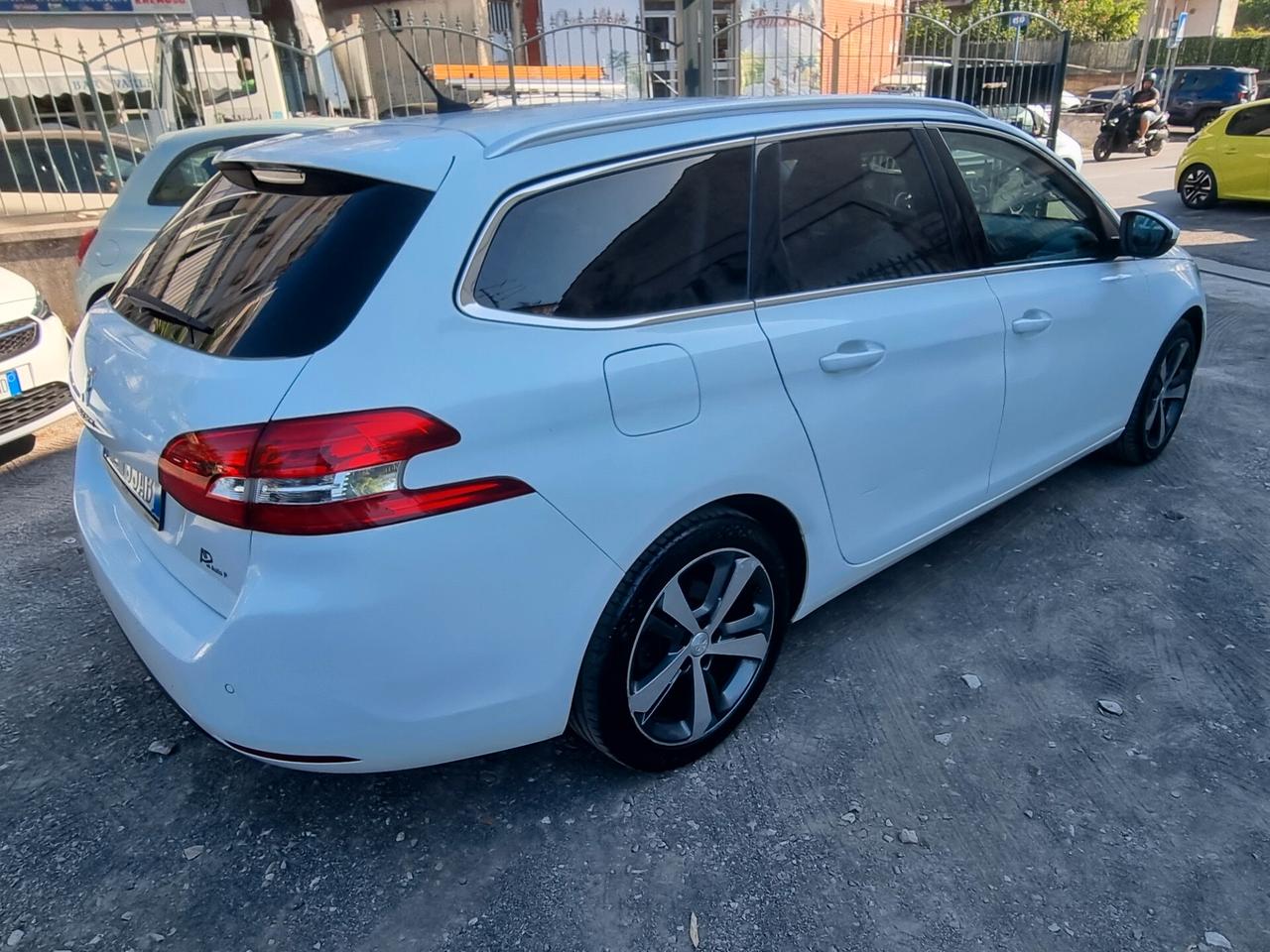 Peugeot 308 PureTech Turbo 130 S&S SW Allure