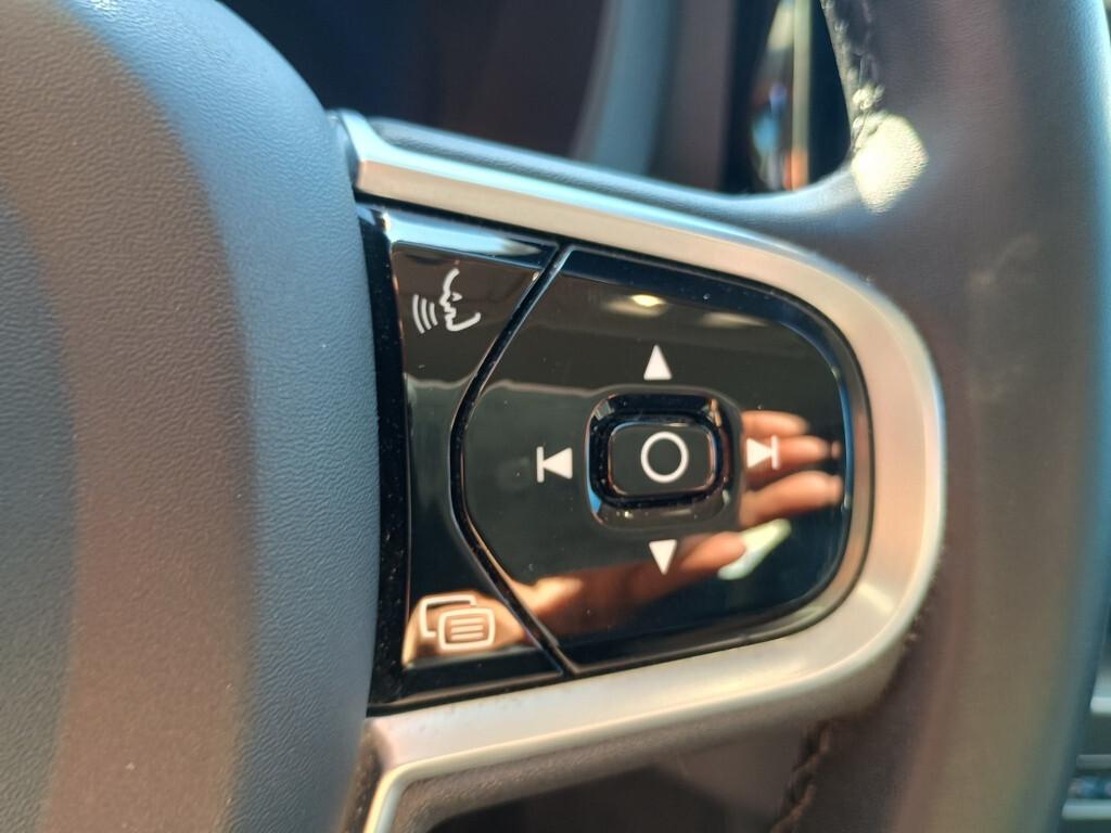 Volvo XC 60 B4 (d) AWD automatica Plus Bright