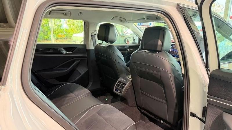 Volkswagen Passat Variant 2.0 TDI SCR EVO 110kW Business DSG Camera 360° LED 17"