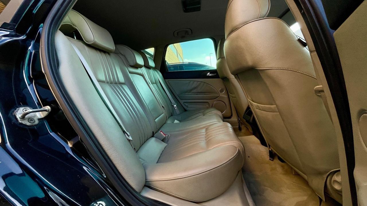 ALFA ROMEO 159 SPORTWAGON 2.4 JTDM EXCLUSIVE Q-TRONIC 200CV - PELLE, IMPIANTO BOSE