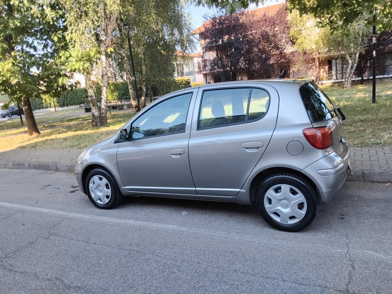 Toyota Yaris 1.0i 16V cat 5 porte KM 130 IDEALE PER NEO PATENTATI A 2.499 EURO