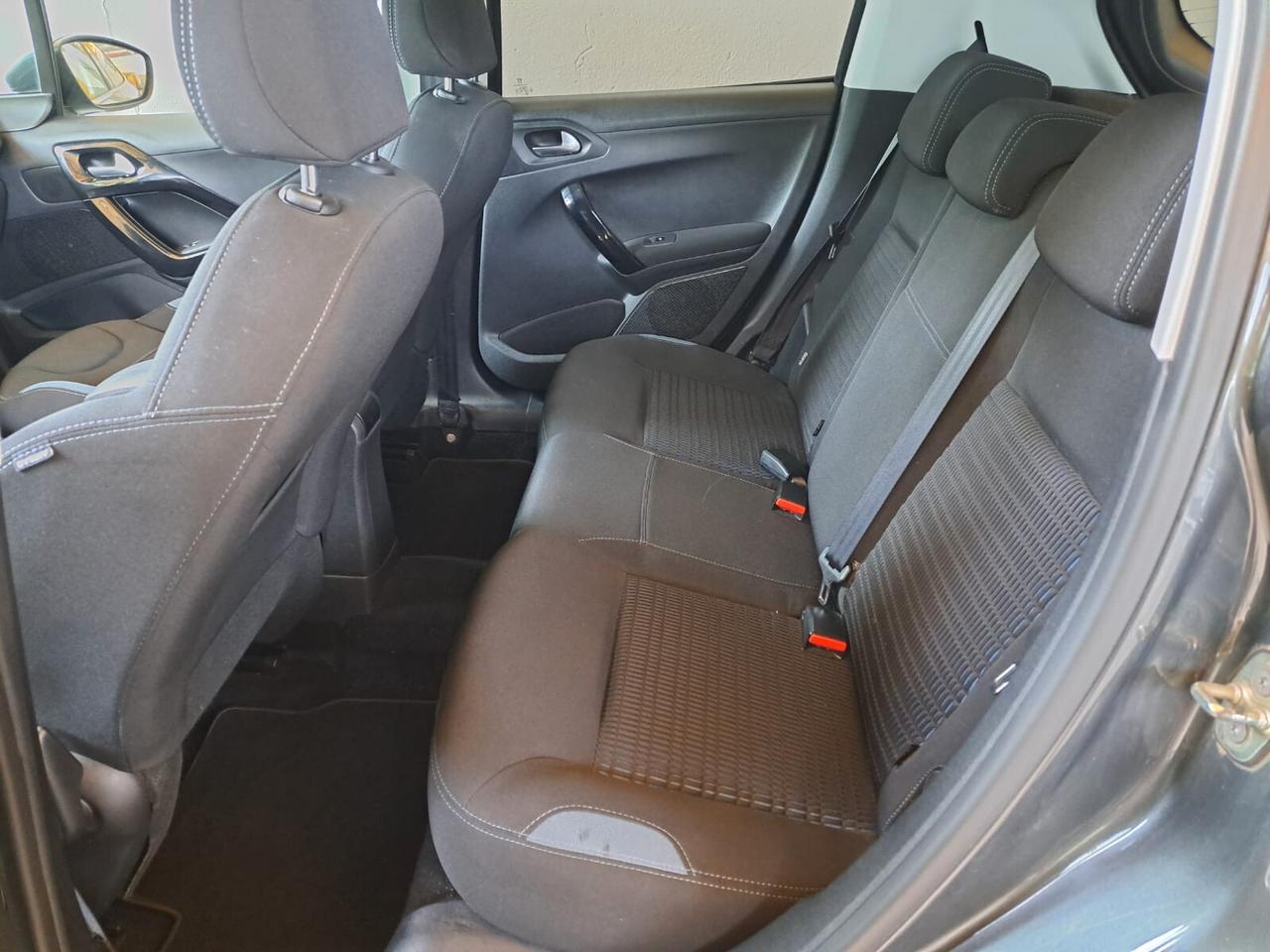 Peugeot 208 1.4 HDi 68 CV 5 porte Allure