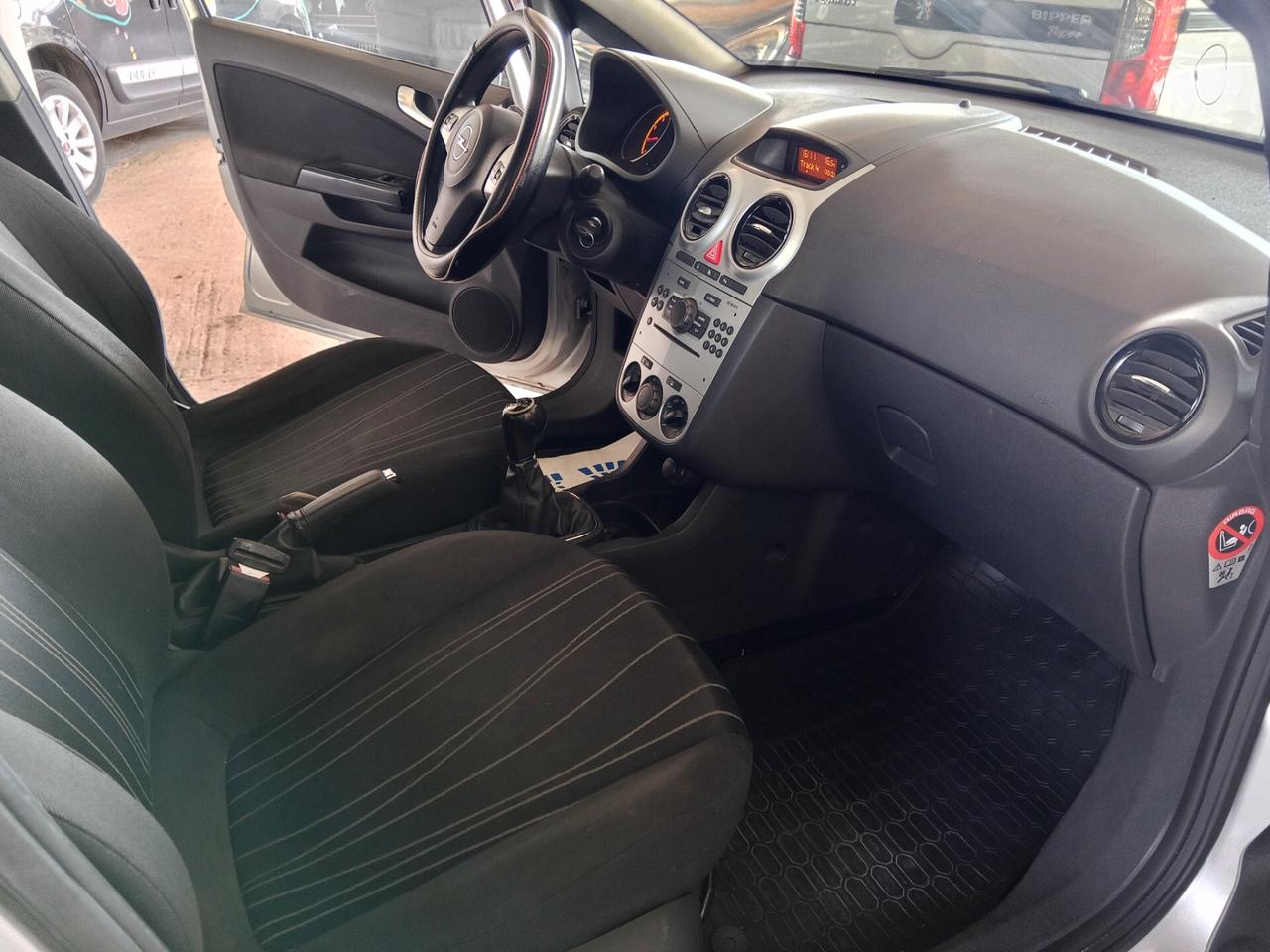 Opel Corsa 1.2 5 porte Cosmo