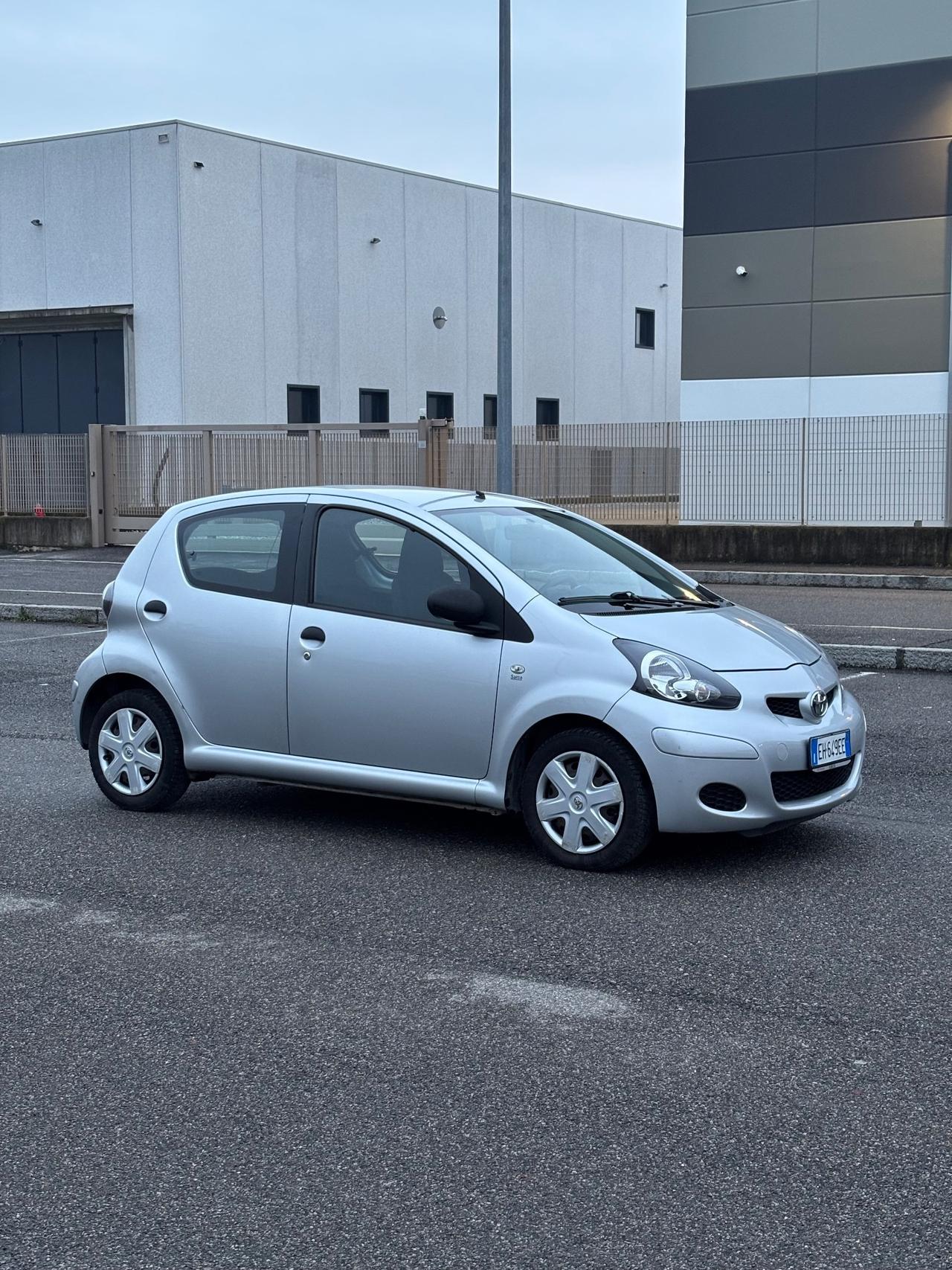 Toyota Aygo 1.0 12V VVT-i 5 porte Now Connect
