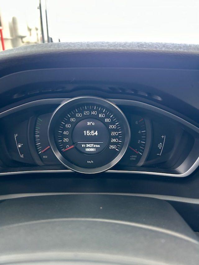 VOLVO V40 Cross Country D2 1.6 Momentum