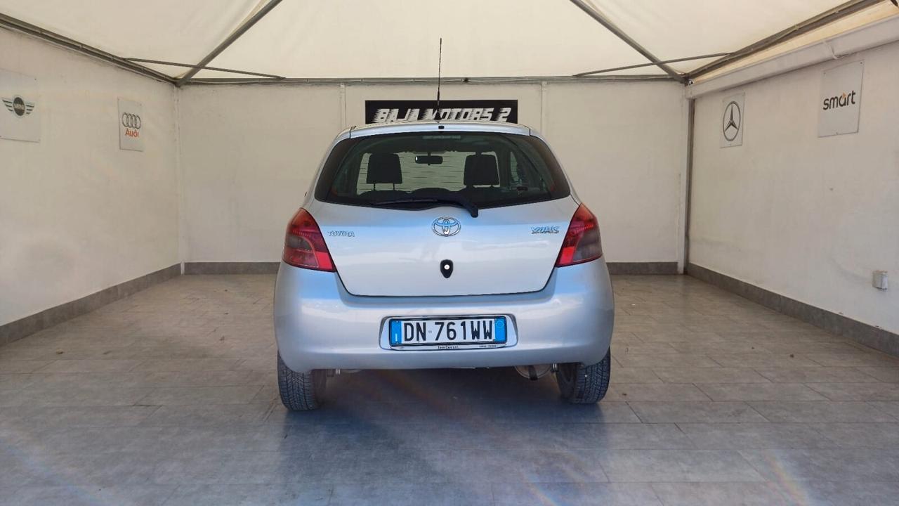 Toyota Yaris 1.0 5 porte