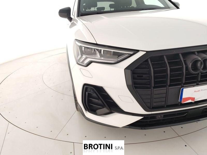 Audi Q3 35 TDI S tronic Identity Black
