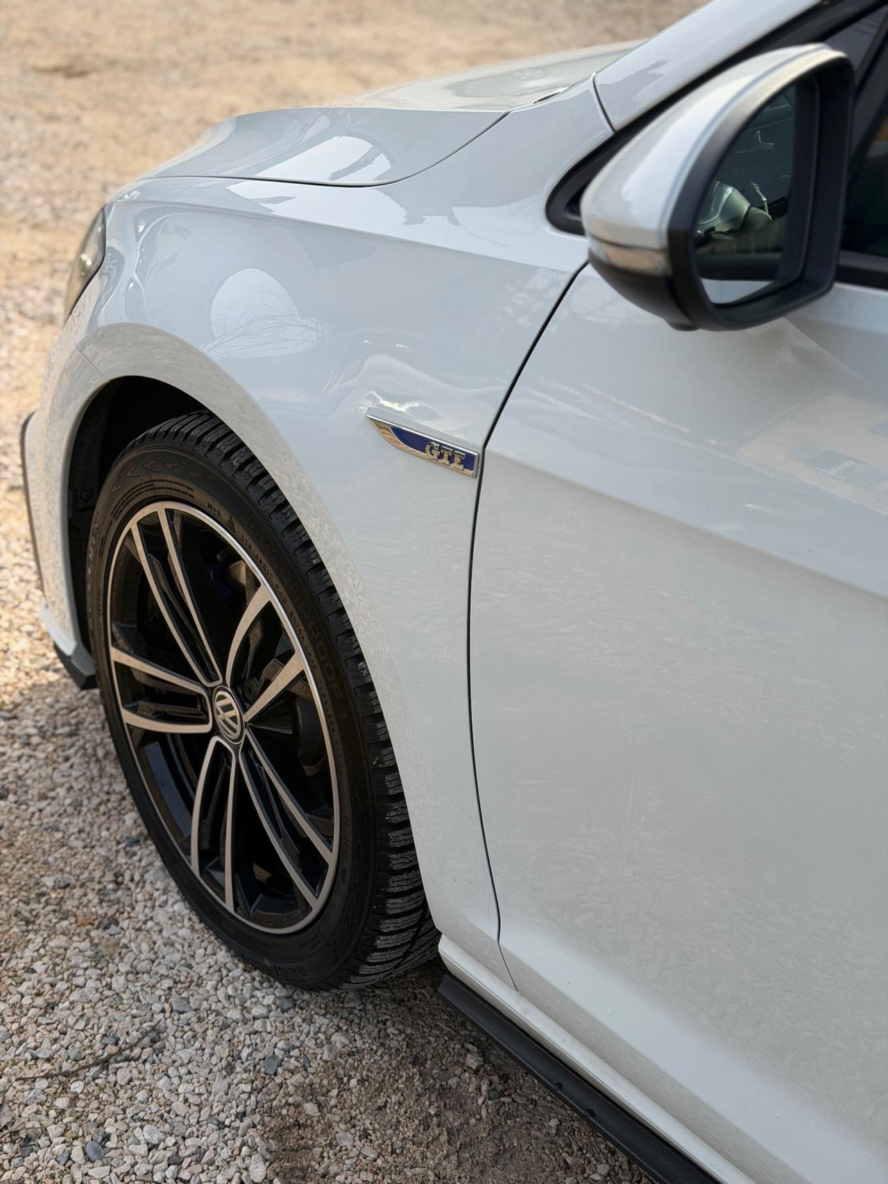 Volkswagen GOLF GTE PLUGIN HYBRID DSG 5P EU6B FULLOPT