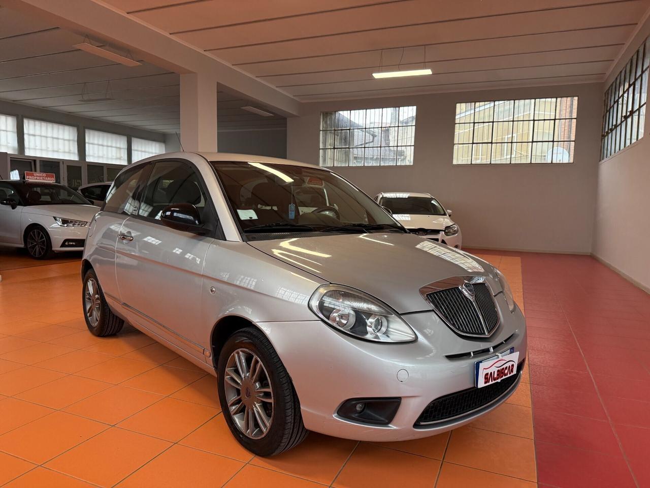 Lancia Ypsilon 1.3 MJT 75 CV Unyca