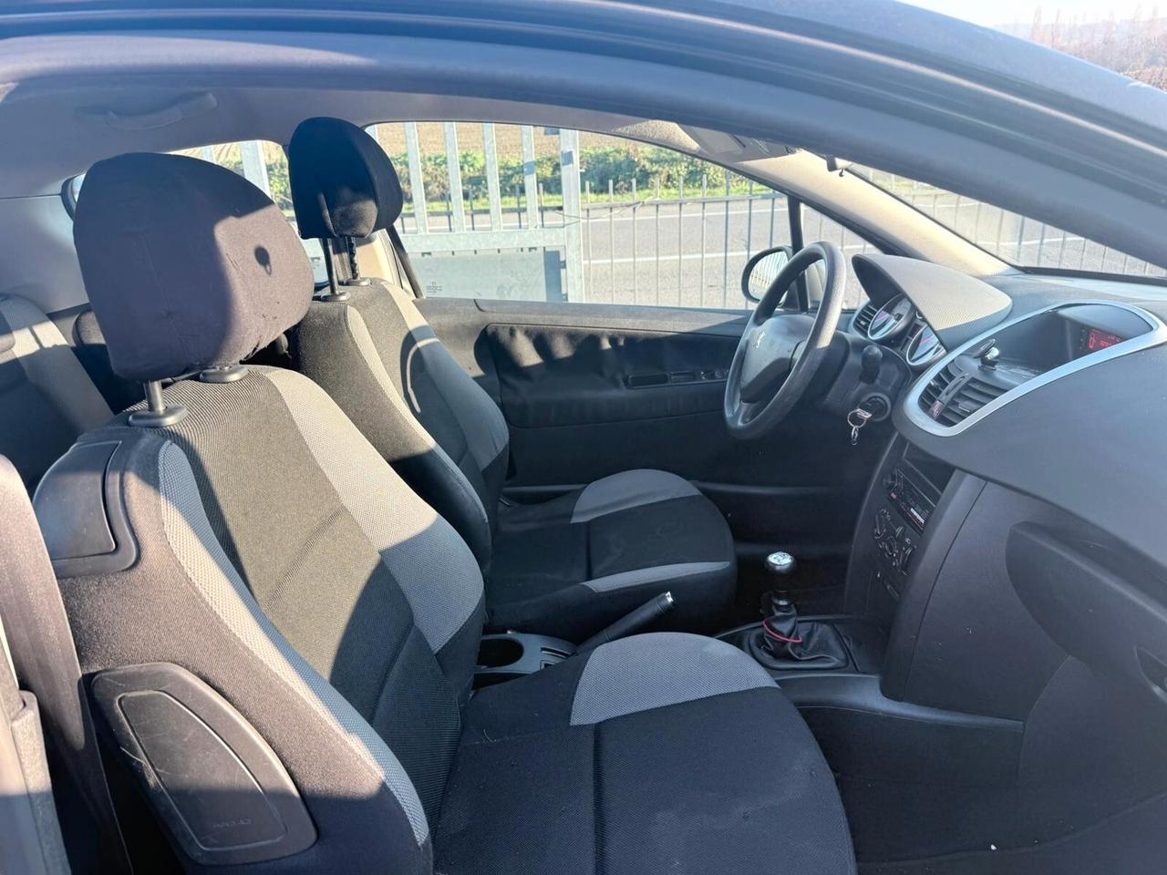 Peugeot 207 1.4 BENZINA 2006 NEOP.