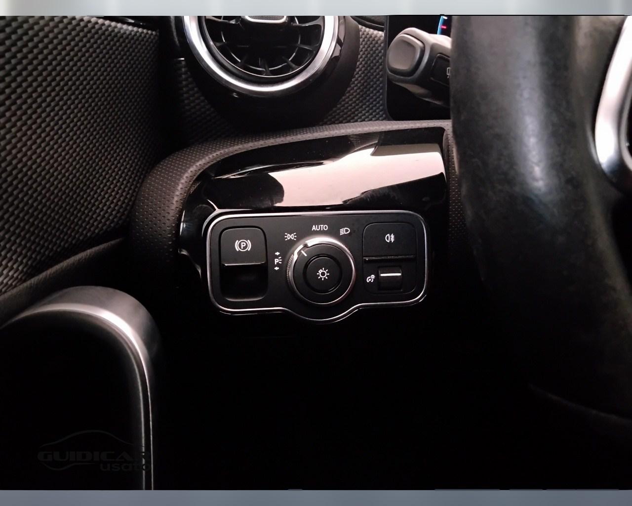 Mercedes-Benz Classe A - W177 2018 - A 180 d Sport auto